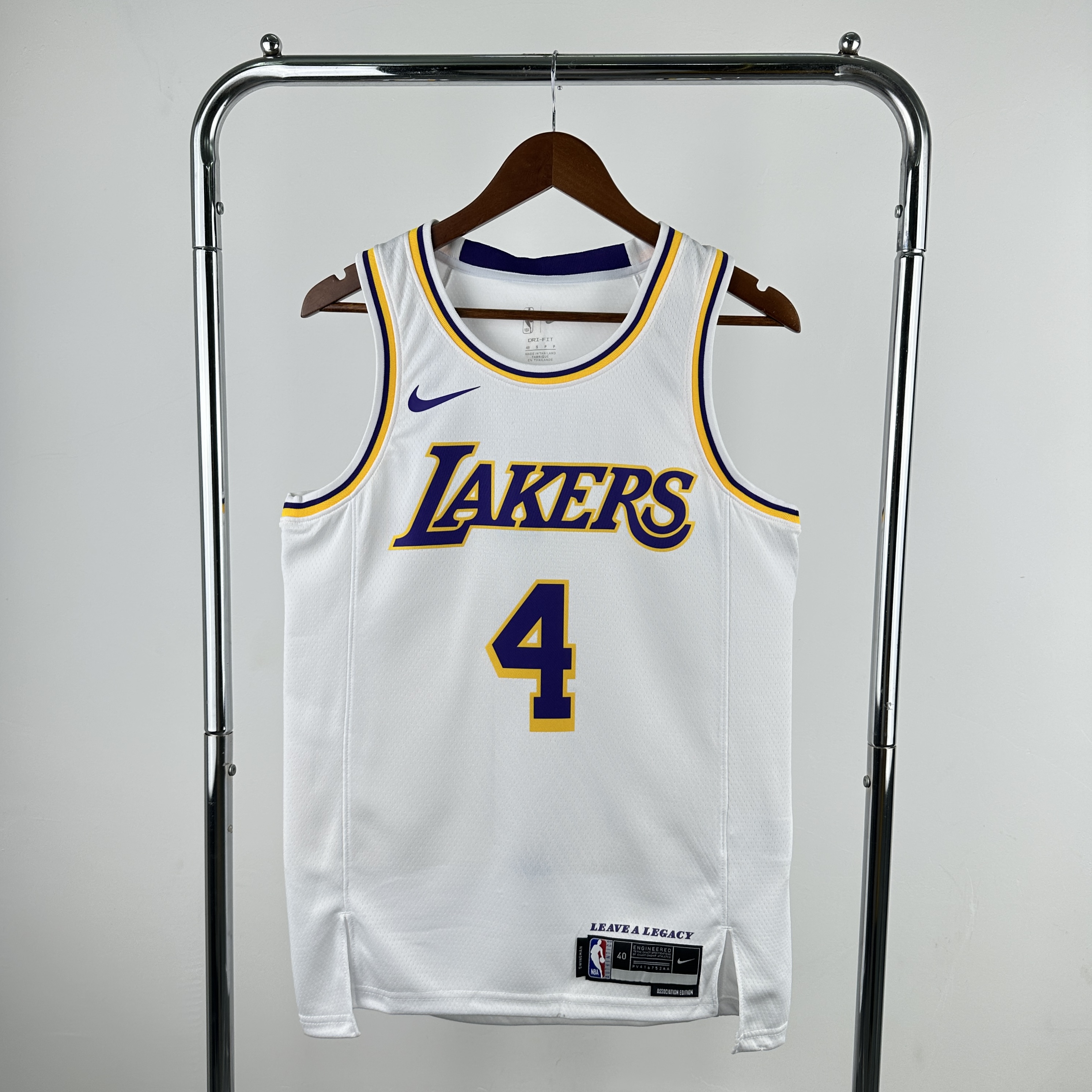 Los Lakers blanquean al No. 4 Knecter en la temporada 23